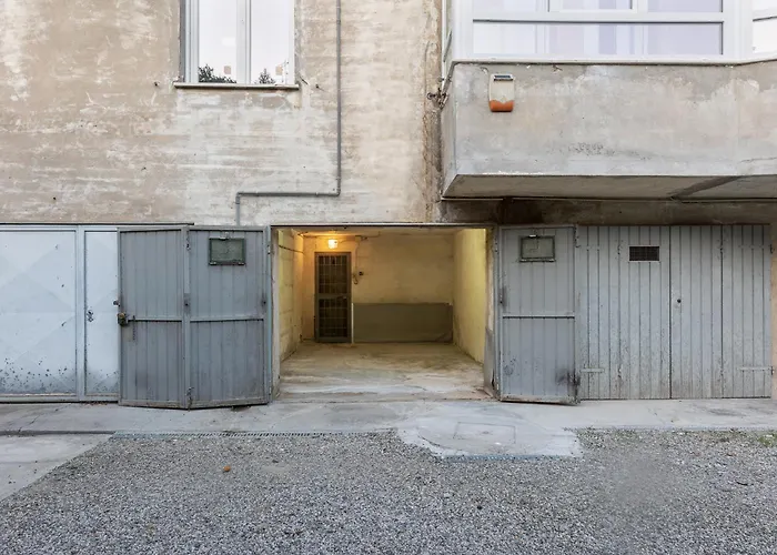 Guesthost - Le Agavi - X9 With Garage & Terrace アパート フェラーラ