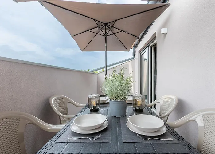 Guesthost - Le Agavi - X9 With Garage & Terrace フェラーラ