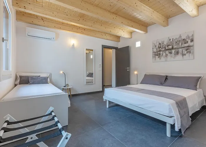 Guesthost - Le Agavi - X9 With Garage & Terrace * フェラーラ