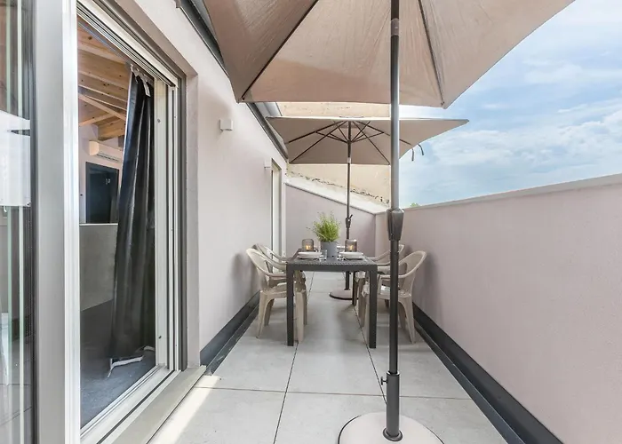 Guesthost - Le Agavi - X9 With Garage & Terrace Apartament *